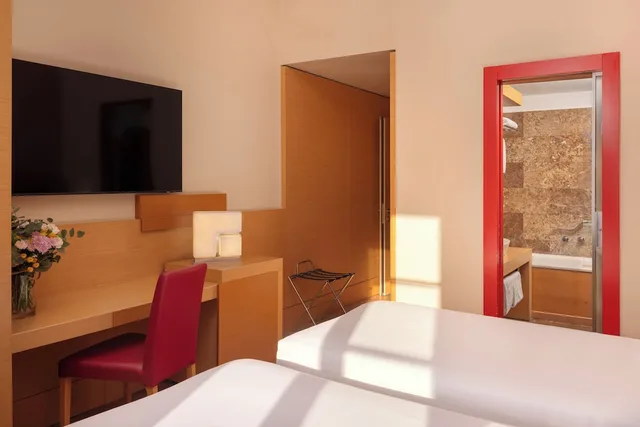 غرفة كلاسيكية بسرير كوين، Unahotels Napoli 2/5