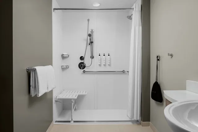 جناح بسرير كينج مع أريكة، SpringHill Suites by Marriott Myrtle Beach Oceanfront 4/5