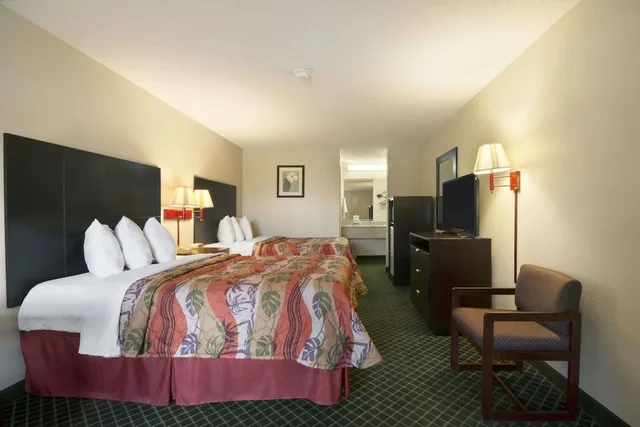 غرفة بسريرين مزدوجين، Days Inn by Wyndham Alma 2/10