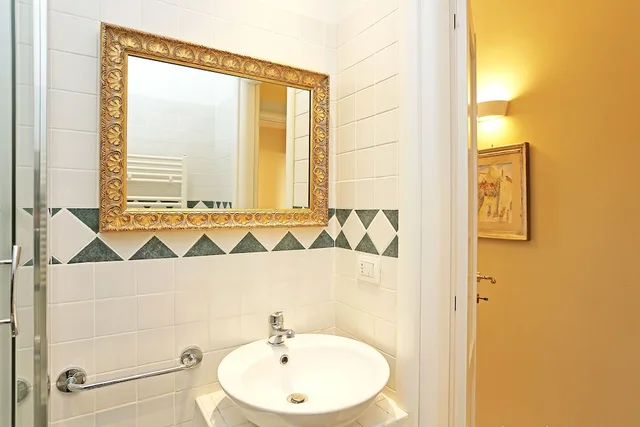 Deluxe, Queen Bed, Liberty Rome Suites 4/4