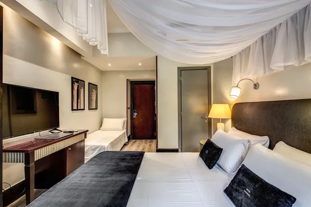 غرفة ثلاثية، Hotel Giuggioli 1/8