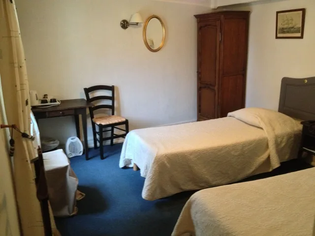 غرفة بسريرين منفصلين، Morand Hotel 7/10