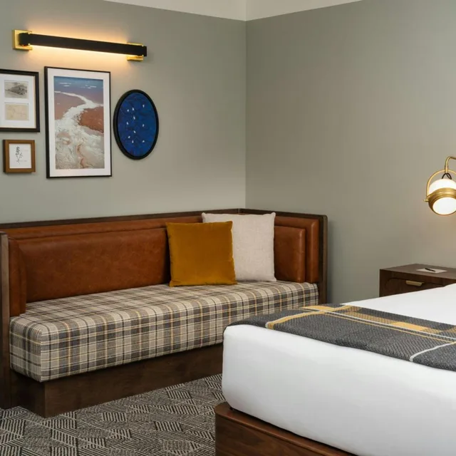 Classic, King Bed, Bridge View، Asher Adams, Autograph Collection 2/6