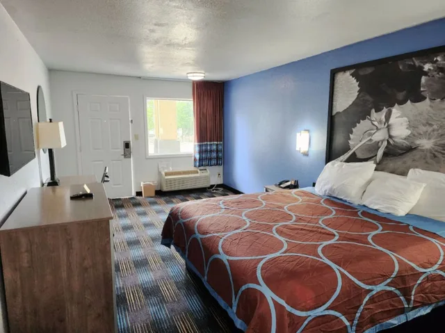 غرفة بسرير مزدوج، Super 8 By Wyndham Shreveport 1/6