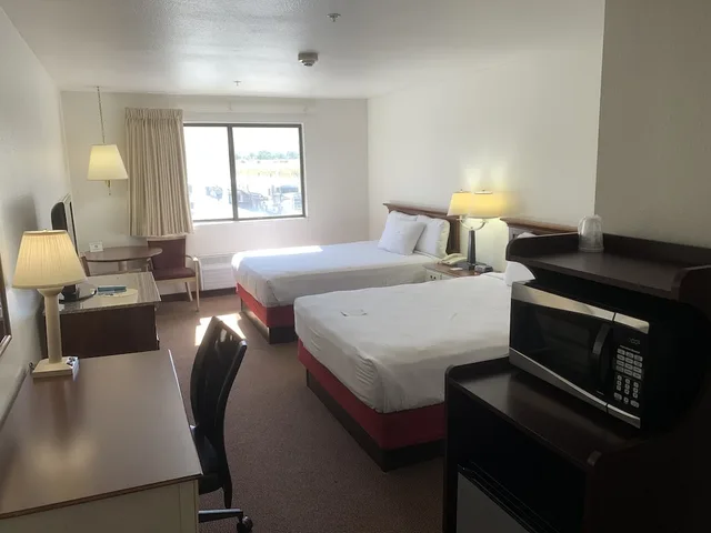 Room, 2 Queen Beds, Days Inn by Wyndham Lake Point 6/10