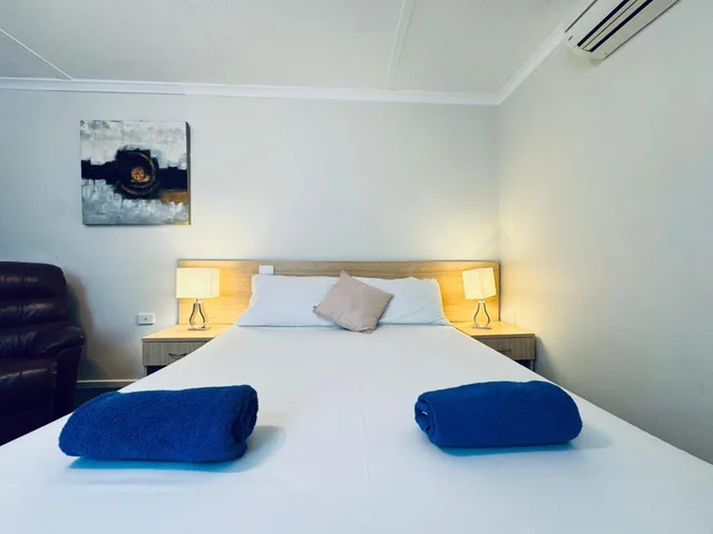 غرفة بسرير كوين، EDINBURGH MOTOR INN 1/6