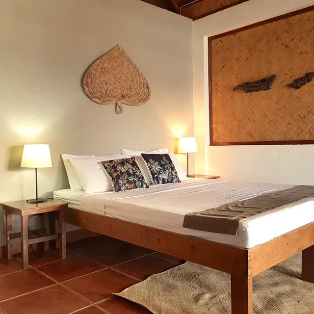 غرفة قياسية بسرير كوين، Golden Monkey Cottages 1/1