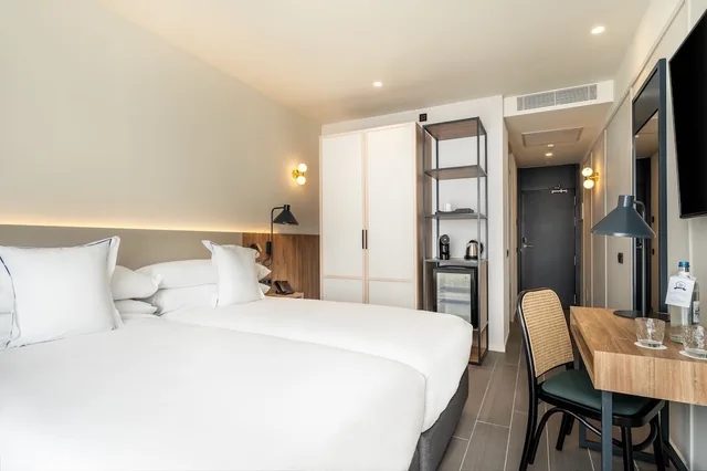 غرفة قياسية بسريرين منفصلين، Hotel LIVVO Lumm 1/2