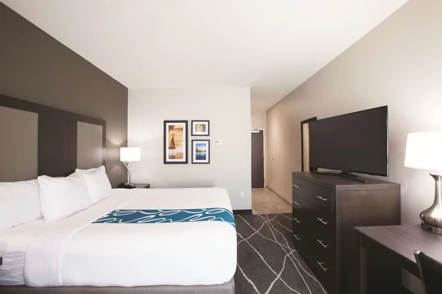 جناح ديلوكس بسرير كينج بإطلالة على المدينة، La Quinta Inn Stes By Wyndham Tulsa Broken Arrow 1/5