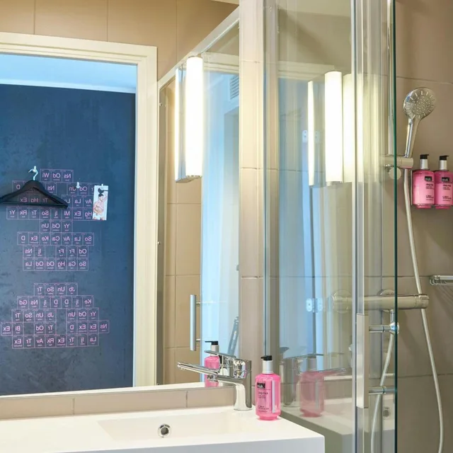 Moxy Sleeper, Guest Room, Queen Bed، Moxy Milan Linate Airport 6/6