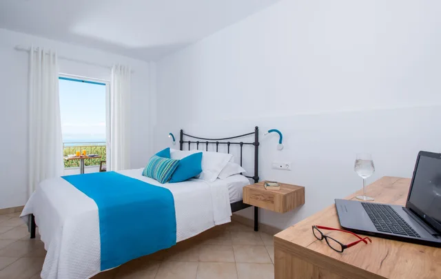 Double Room Classic Sea View (Rb)، Oasis Beach Hotel Spa 1/4