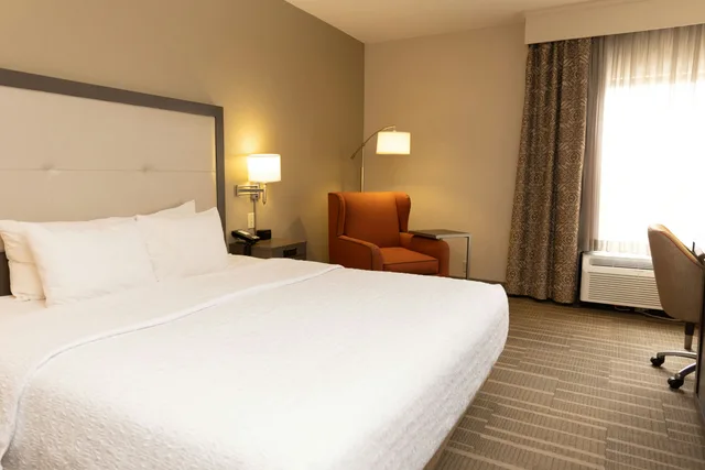 غرفة بسرير كينج لذوي الإعاقة، Hampton Inn Hammond 1/3