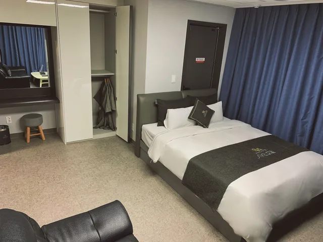 Royal, Double Bed, Shine Hotel 1/2