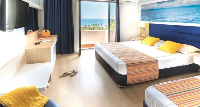 Superior, Double Bed, Hot Tub, Club Aqua Plaza Hotel 2/2