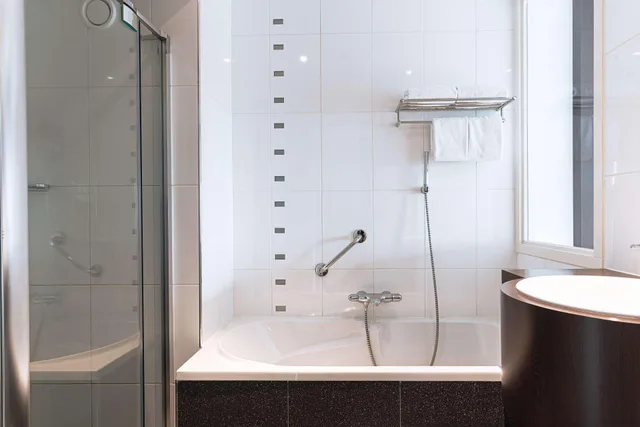 غرفة ديلوكس بسرير مزدوج بإطلالة على النهر، DoubleTree by Hilton Rotterdam Centre 4/6