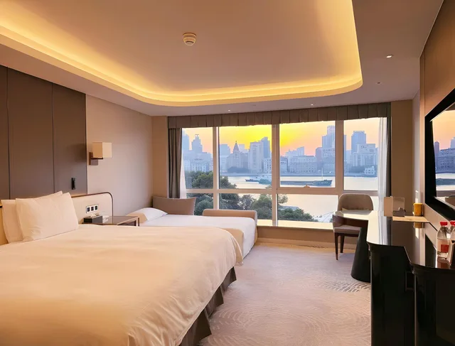 غرفة عائلية بسرير كينج مع أريكة، Oriental Riverside Hotel Shanghai International Convention Center 3/4