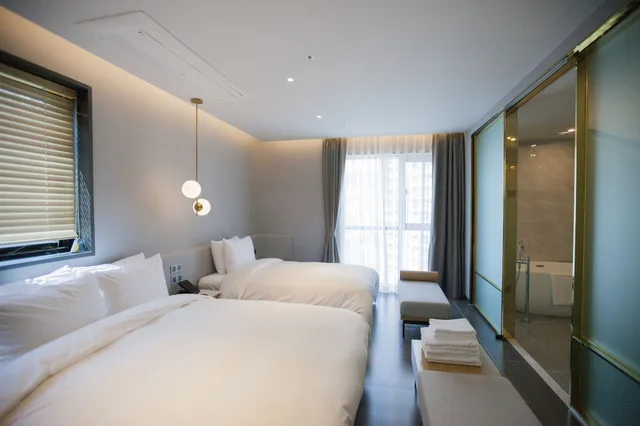 Family, 1 Queen and 1 Single Bed, City View, Hound Premier Nampo 2/4