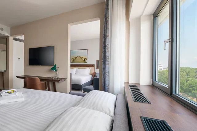 استوديو عائلي، The Hague Marriott Hotel 1/4