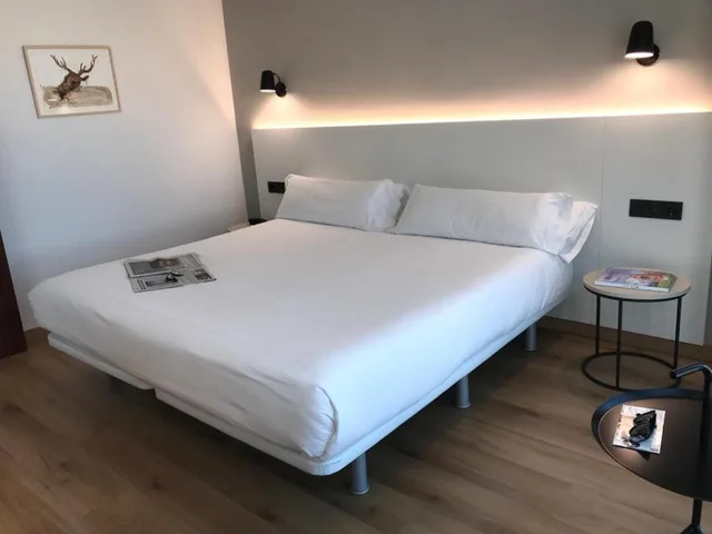 غرفة سوبيريور بسرير كينج بإطلالة على البحر، Principe de Asturias Hotel 1/3