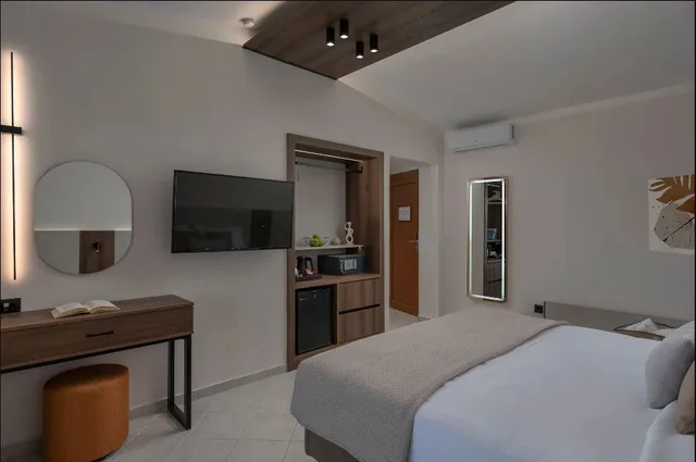Standard, Double Bed, Lateral Side Sea View، Alia Palace - Adults Only 1/7