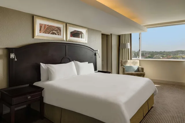 غرفة قياسية بسرير كينج، Southern Sun The Marine Hotel 3/7