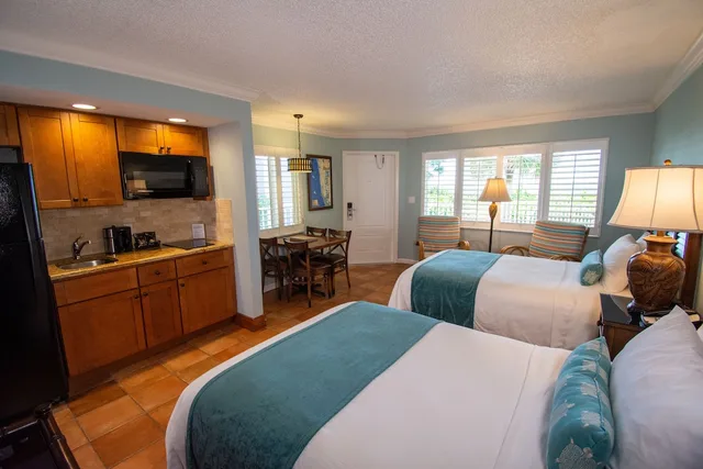Studio, 2 Double Beds, Gulf Side, Vanderbilt Beach Resort 1/7