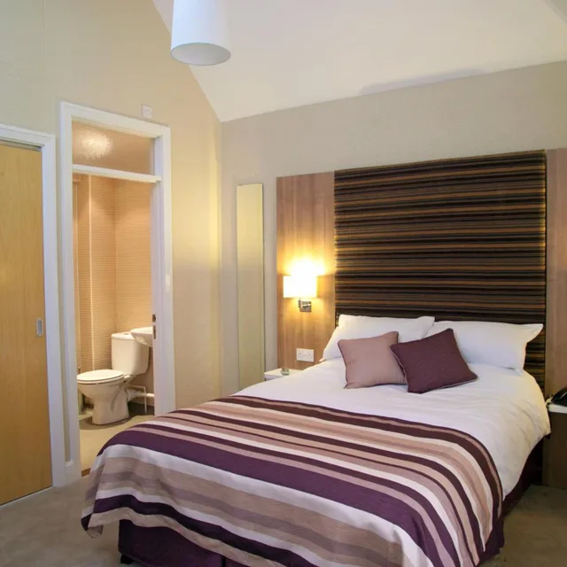 Room, Double Bed, Hillscourt 2/2