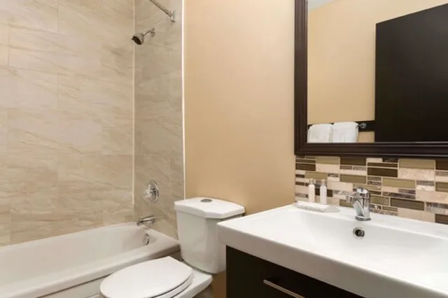 غرفة قياسية بسريرين كوين لذوي الإعاقة، Travelodge By Wyndham Kenora 3/3