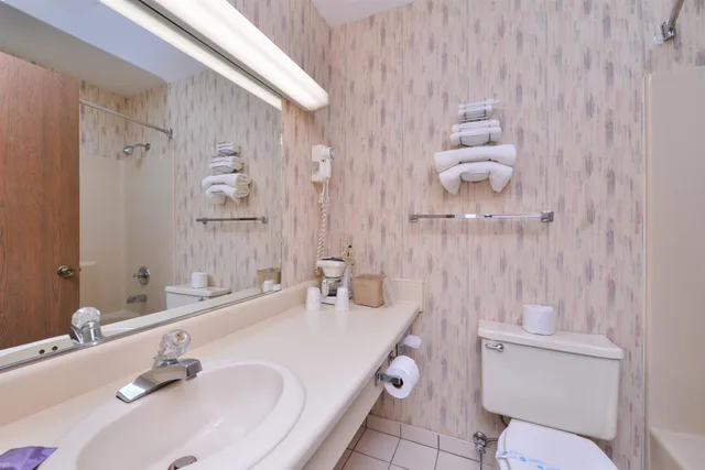 غرفة بسرير كوين، Americas Best Value Inn Decatur In 8/9