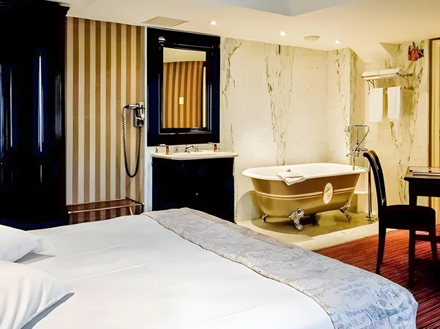 غرفة سوبيريور بسرير مزدوج أو سريرين منفصلين، Hotel Chateaubriand 1/3