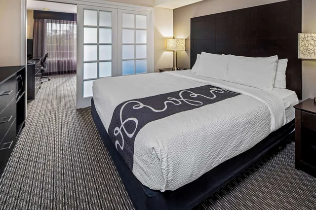 شقة بسرير كينج، Holiday Inn Express & Suites Anaheim Convention Center Area 1/2