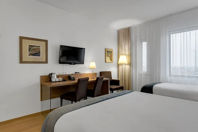 Standard, Triple, 3 Beds, Aurora Hotel At Reykjavik-Keflavik Airport Terminal Kef 7/10