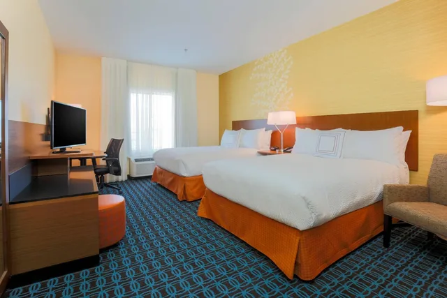غرفة بسرير كوين، FAIRFIELD INN & SUITES COTULLA 2/2