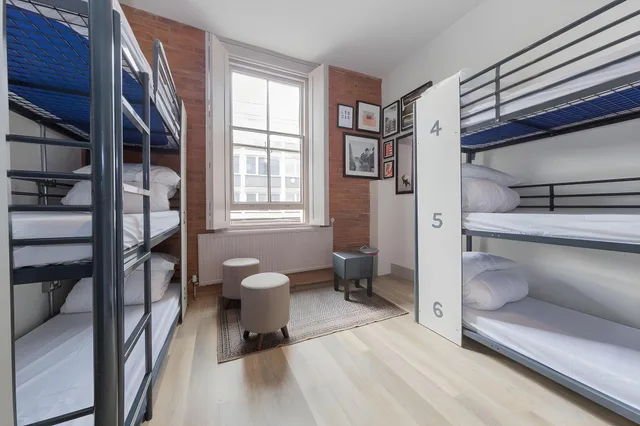 Mixed Dorm, 6 Beds, 6 Bunk Beds, Publove the Green Man Hostel 3/3