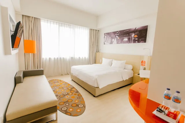 Harris, Unique, Double Bed، Harris Hotel Pontianak 8/10