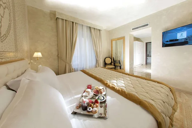 Junior Suite, King Bed, 2 Bathrooms, Best Western Premier Milano Palace Hotel 5/8