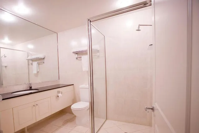 غرفة تنفيذية مع أريكة، REDEARTH HOTEL 2/2