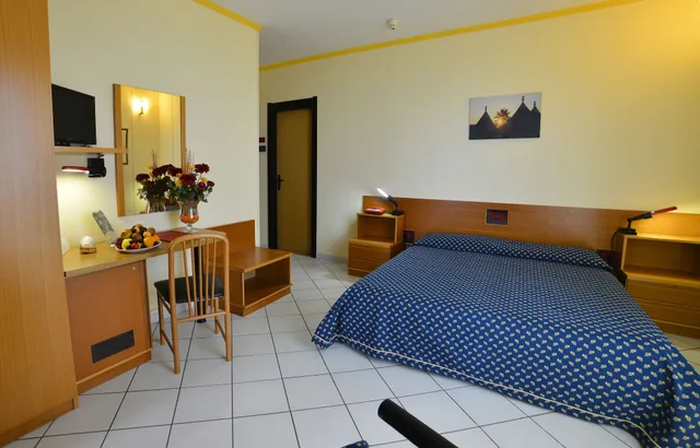 غرفة بسرير كوين، Hotel Lo Smeraldo 2/2
