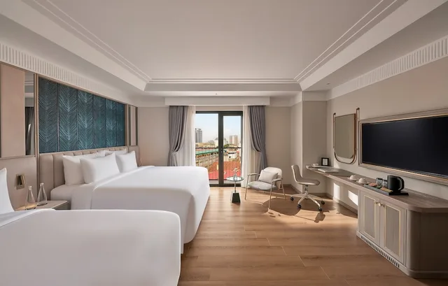 Executive, Triple, 1 King and 1 Single Beds, La Siesta Premium Lakeside 1/5
