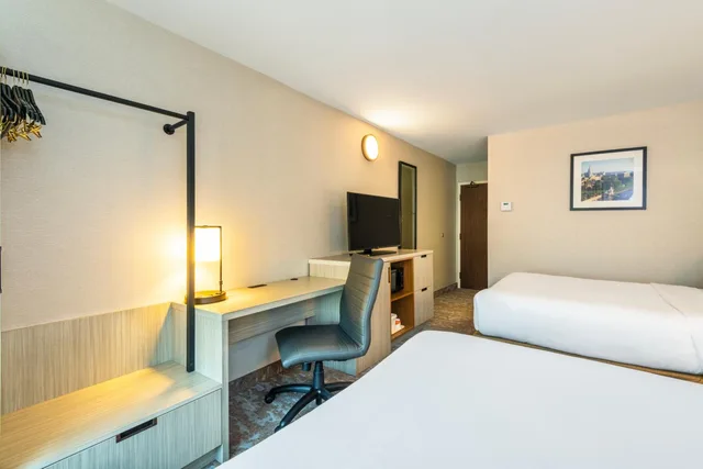 غرفة بسريرين مزدوجين في الطابق الأرضي، Comfort Inn Kingston - Highway 401 2/10