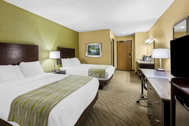 Room, 2 Queen Beds, Best Western Gaylord 2/5