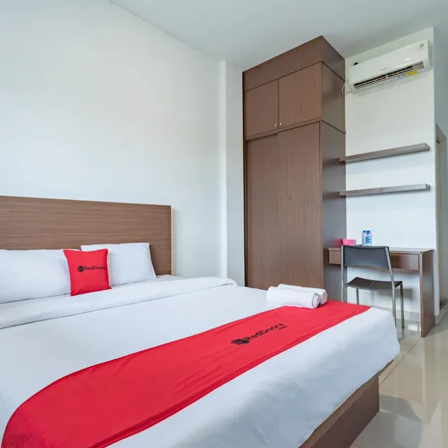 غرفة ديلوكس، RedDoorz Plus near Kepri Mall 3/10