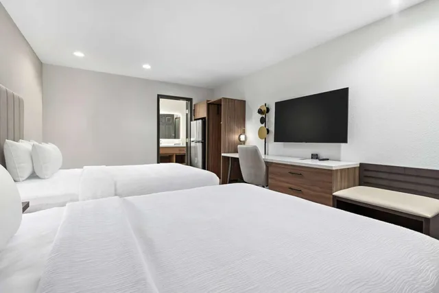 Premium, 2 Double Beds, Baymont by Wyndham Beaumont 4/10