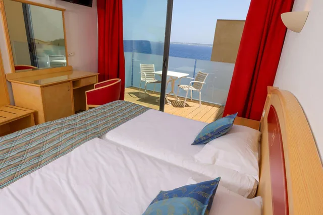 غرفة رباعية بإطلالة جزئية على البحر، Hotel Saint Christophe Calvi (ex Saint Christophe Corsica) 7/10