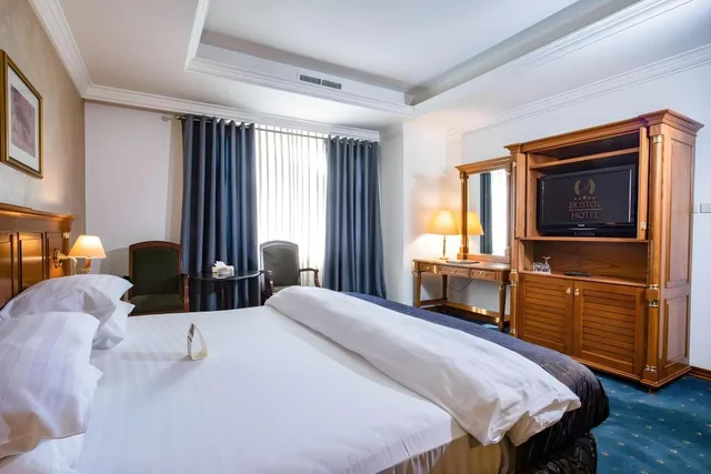 جناح بسرير كوين، Bristol Hotel Amman 1/1
