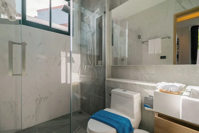 Pool, 5 Bedrooms, Central, Deluxe, Villa, 4 King Beds, 2 Queen Beds, Rawai Vip Villas Kids Park And Spa 8/10
