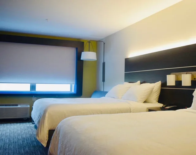 جناح بسريرين كوين، Holiday Inn Express Suites Middletown 1/2