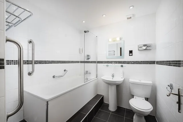 غرفة ثلاثية بسرير مزدوج وسرير فردي، Royal Station Hotel 6/7