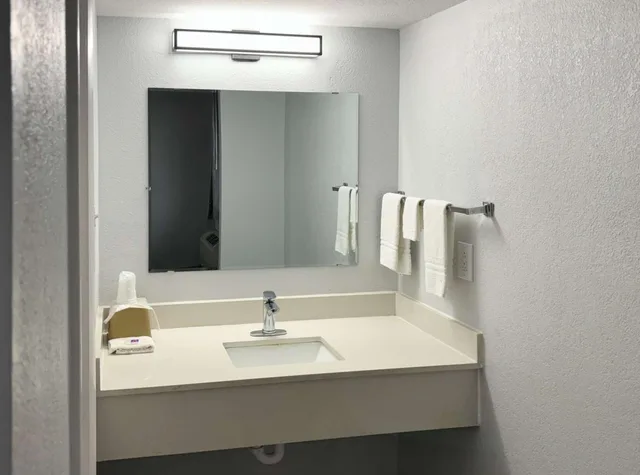 غرفة بسرير كينج للمدخنين، Motel6 Huntsville, AL - University Dr 9/9