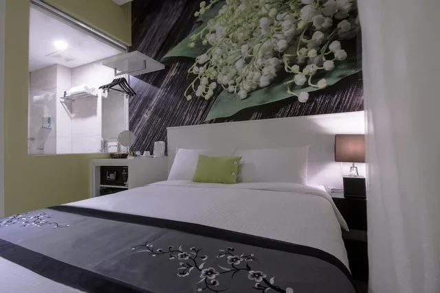 Silver, Deluxe, Queen Bed، J8 Hotel 2/4
